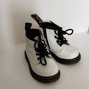 Dr. Martens Unisex-Child 1460 (Toddler), White